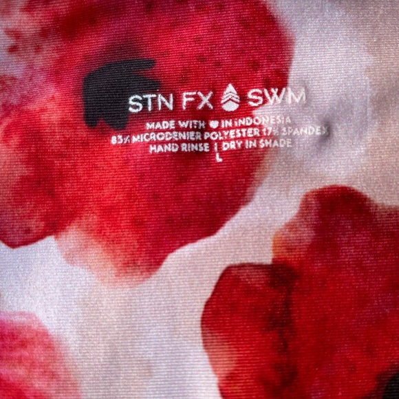 One piece bathing suit - Picture 3 of 3